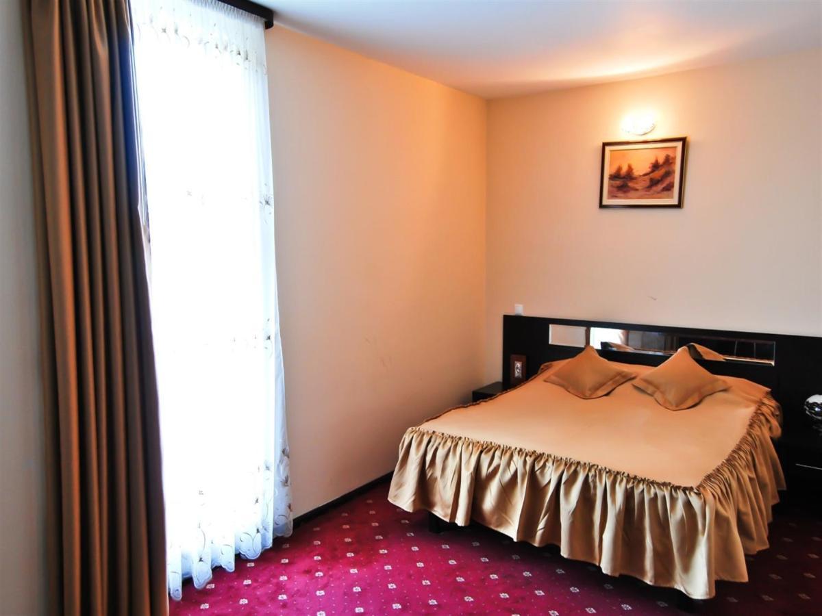 Hotel Magic Gt Trivale Pitesti Luaran gambar