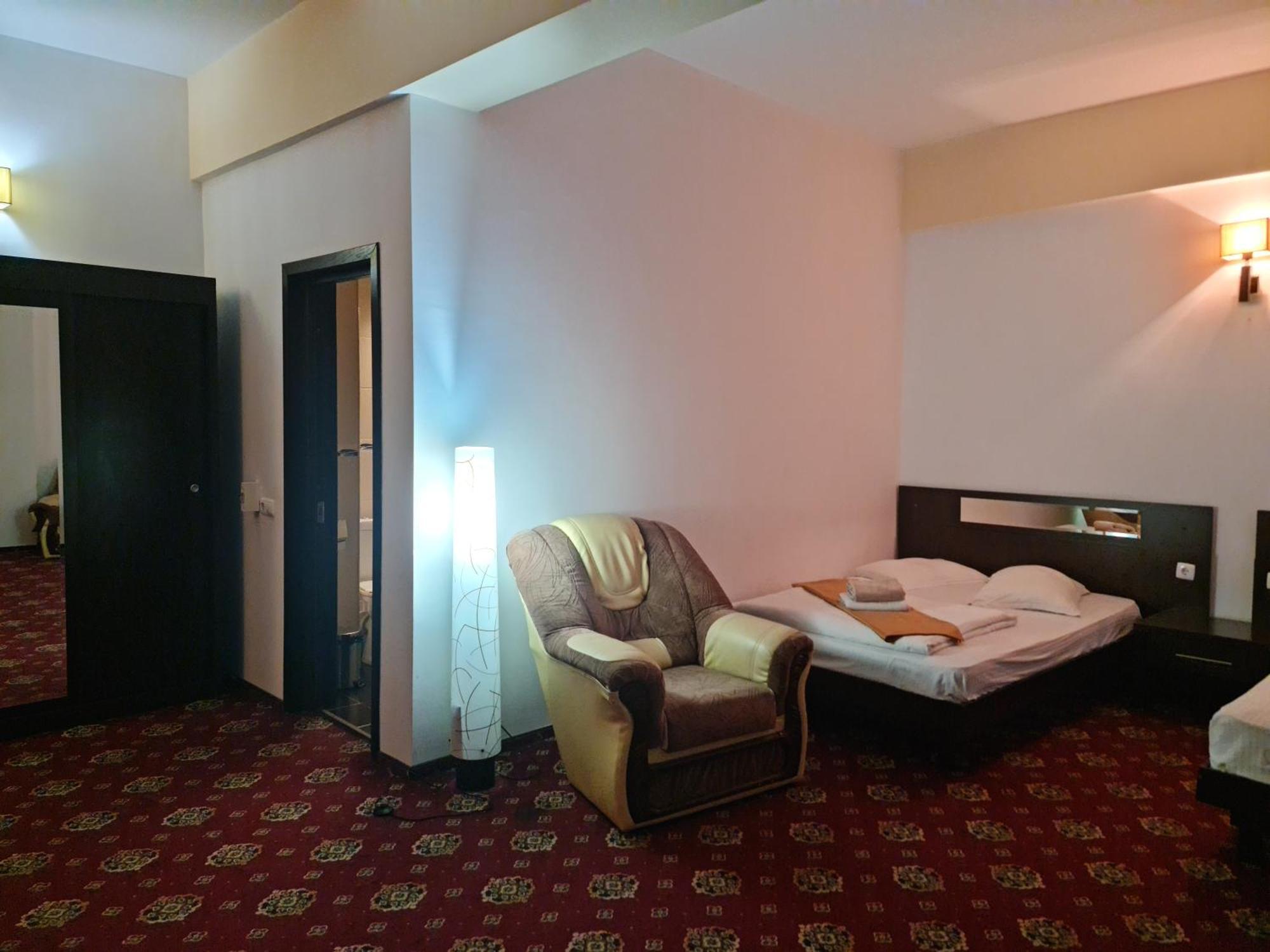 Hotel Magic Gt Trivale Pitesti Luaran gambar