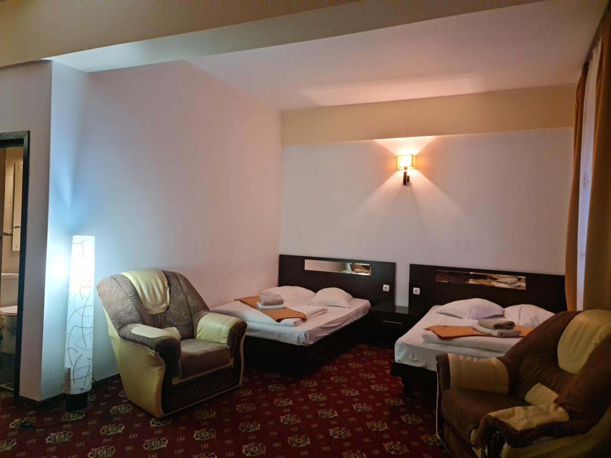 Hotel Magic Gt Trivale Pitesti Luaran gambar