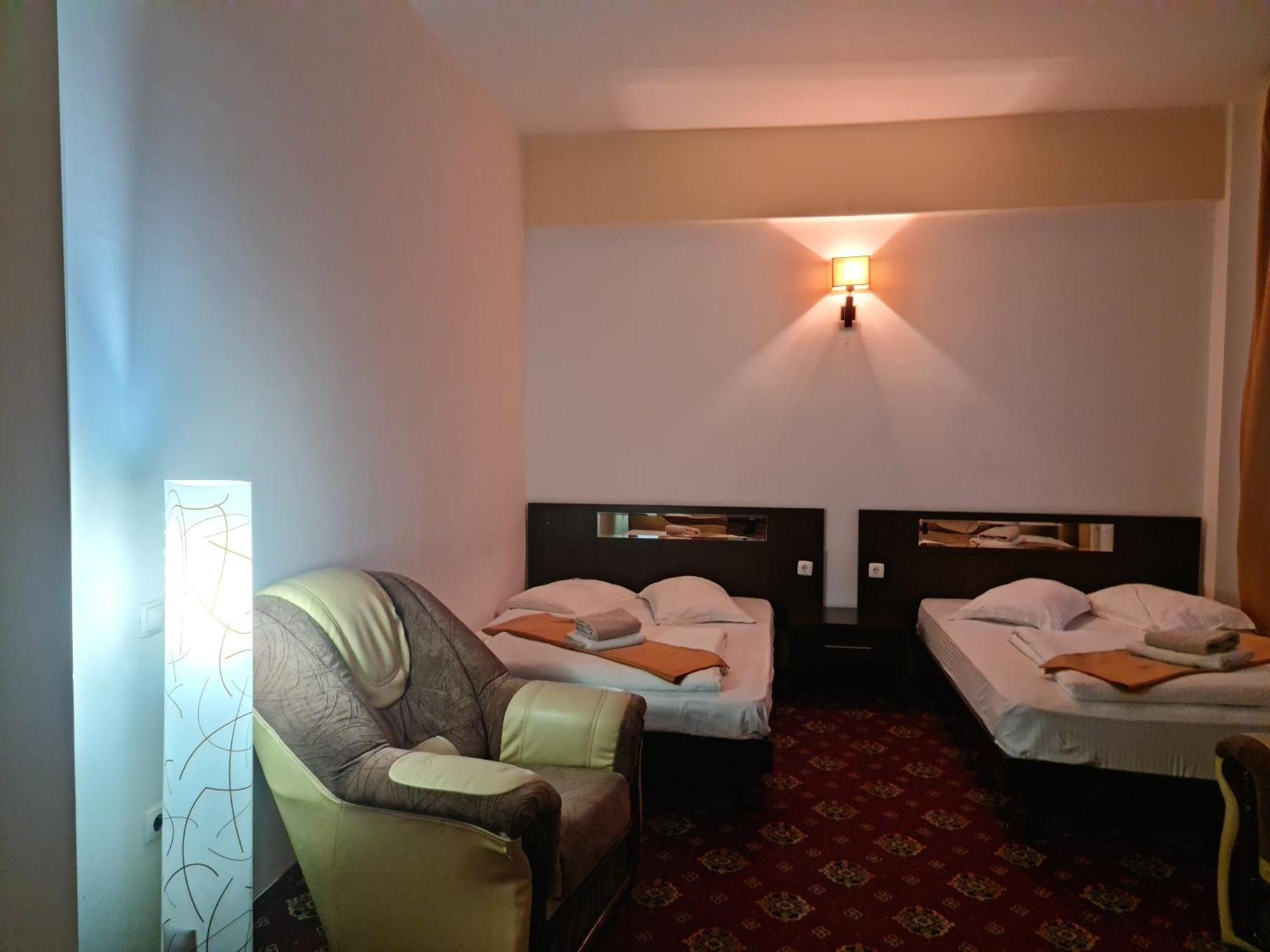 Hotel Magic Gt Trivale Pitesti Luaran gambar