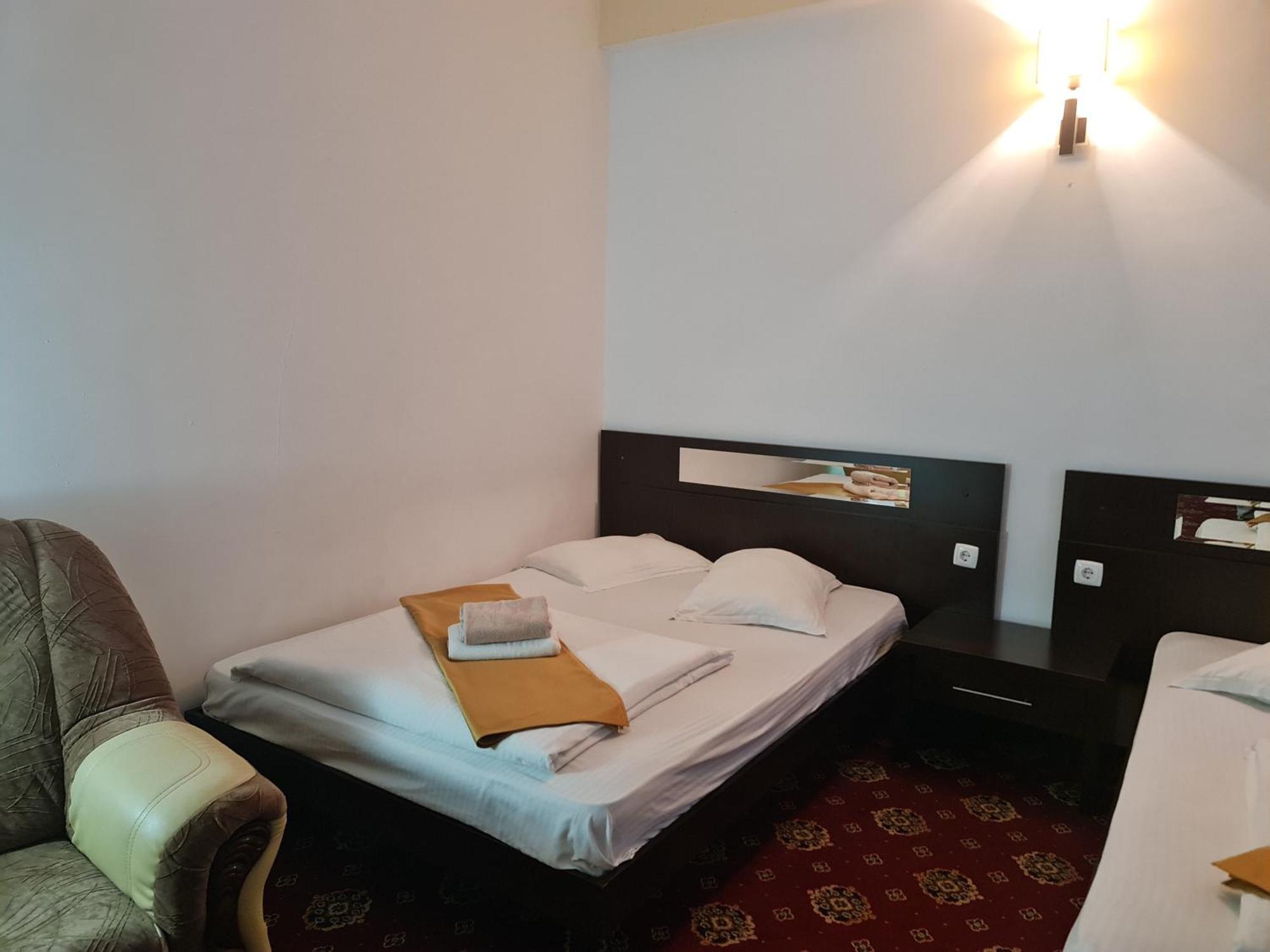 Hotel Magic Gt Trivale Pitesti Luaran gambar