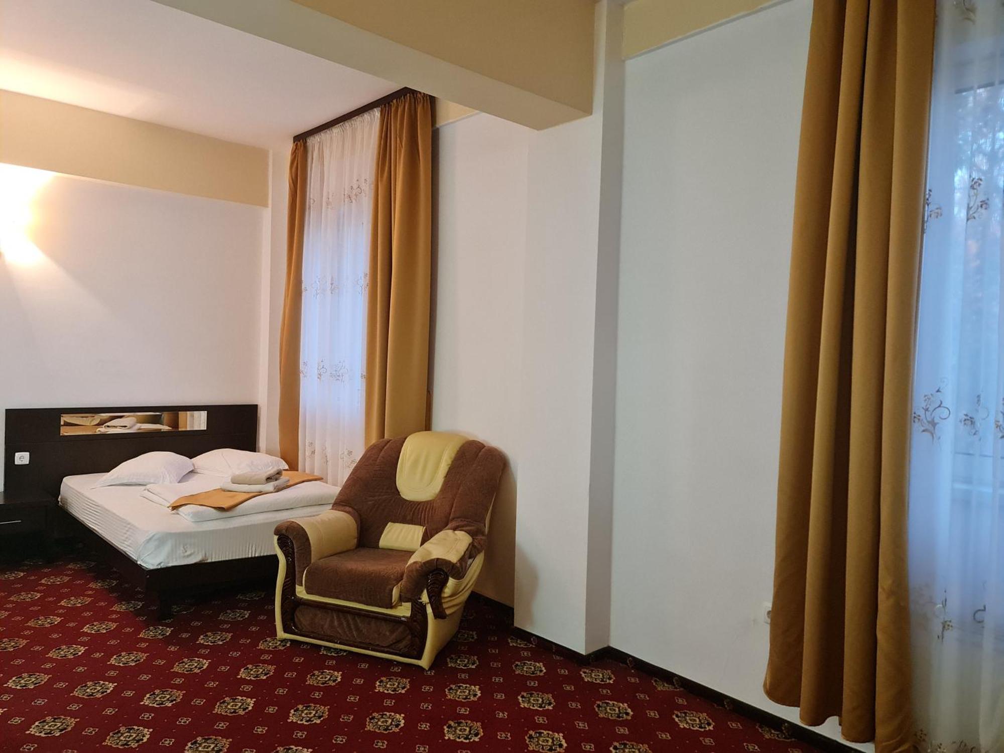 Hotel Magic Gt Trivale Pitesti Luaran gambar