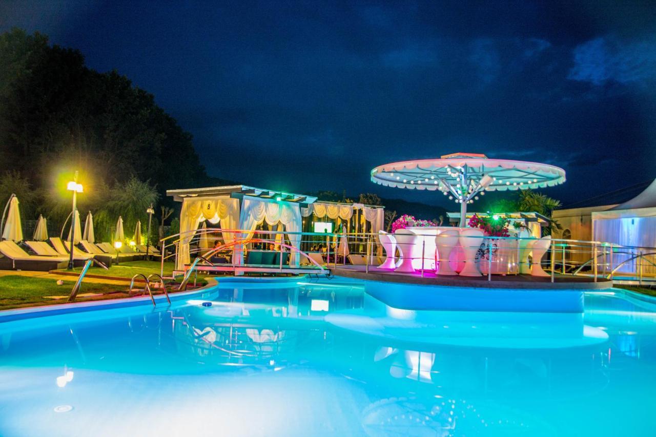Hotel Magic Gt Trivale Pitesti Luaran gambar